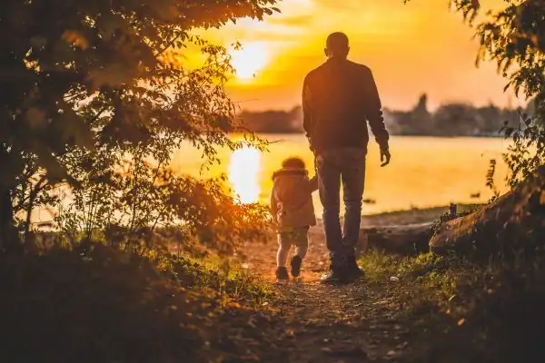 image of dad and child - parental alienation Gloucester